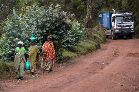 fred bourcier photographe reportage wfp renault trucks burundi 07