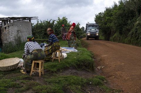 fred bourcier photographe reportage wfp renault trucks burundi 08