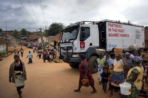 fred bourcier photographe reportage wfp renault trucks ghana village jour de marché 01