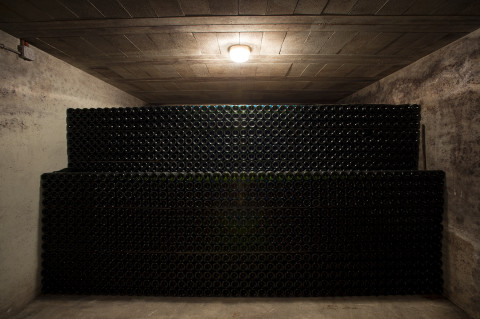 reportage dans les caves de l'entreprise familiale des champagnes Legret par fred bourcier photographe