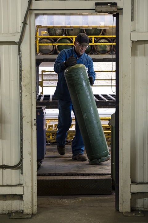 reportage fred bourcier complexe industriel ouvrier stockage bouteilles de gaz site industriel gazier bouteille primagaz