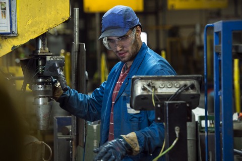 photo ouvrier site industriel gazier remplissage gaz bouteille primagaz complexe reportage fred bourcier